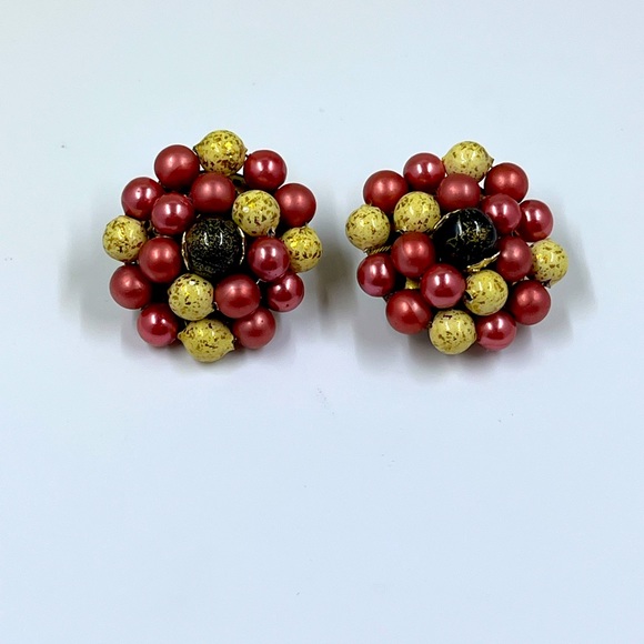 Japan Signed Vintage Red and Gold Beaded Clip On Earrings - Picture 9 of 9